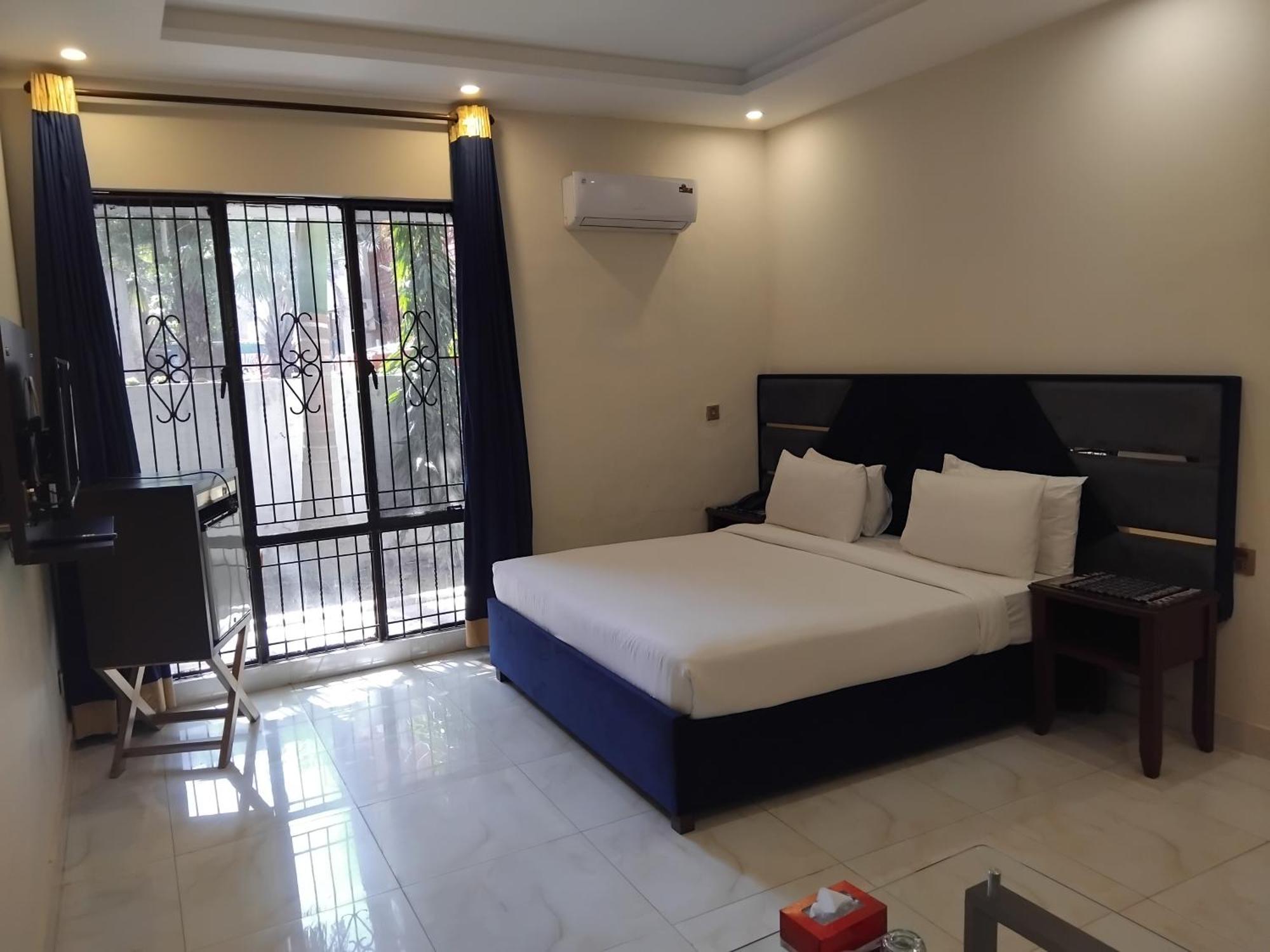 Royalton Inn Qaddafi Lahore Exterior photo