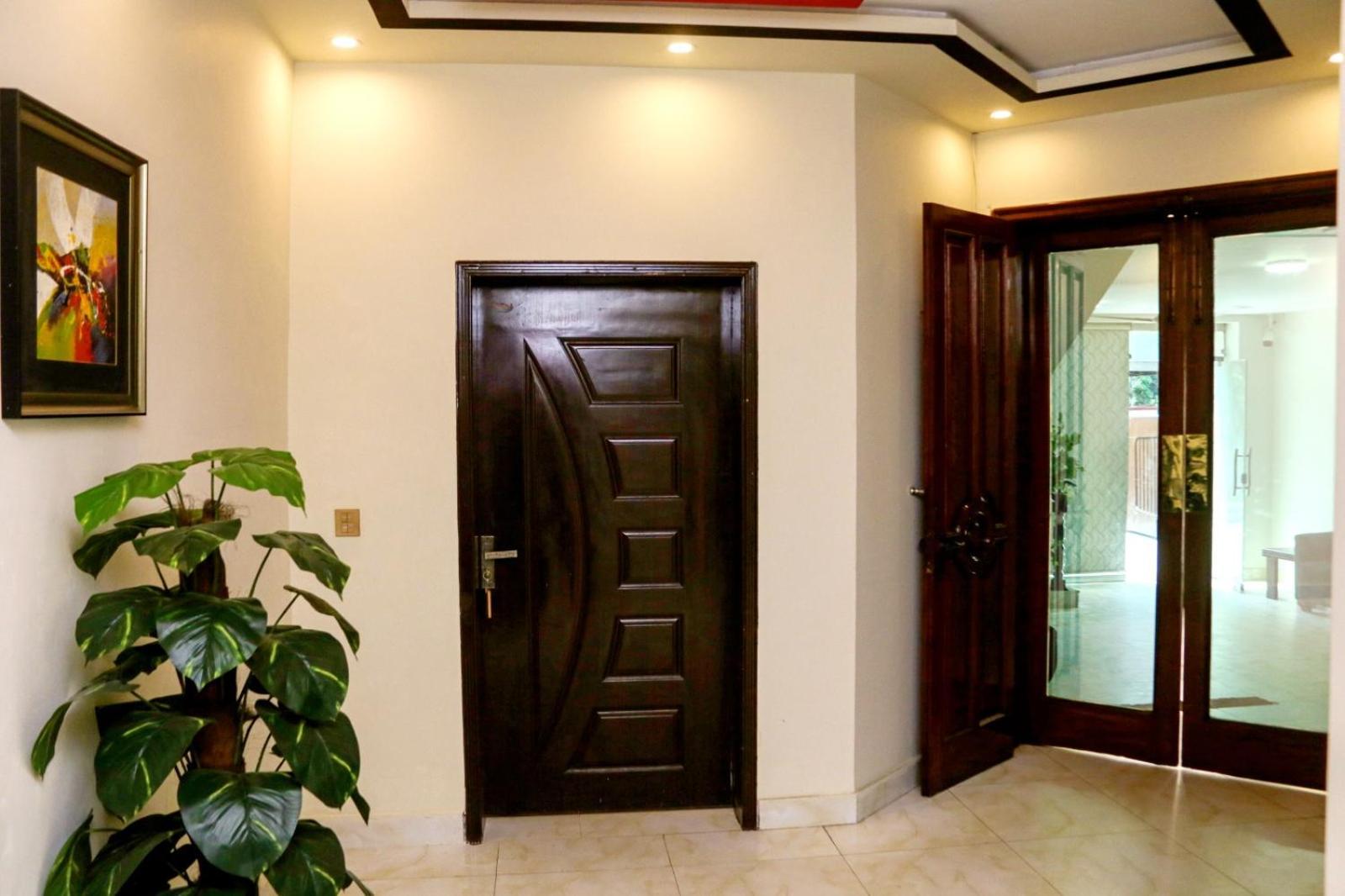 Royalton Inn Qaddafi Lahore Exterior photo